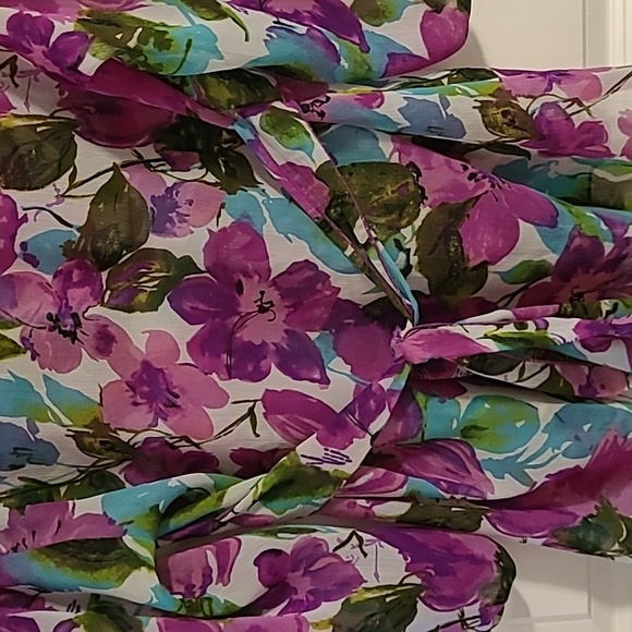 3/$27 Janice floral sheer top - Picture 6 of 8